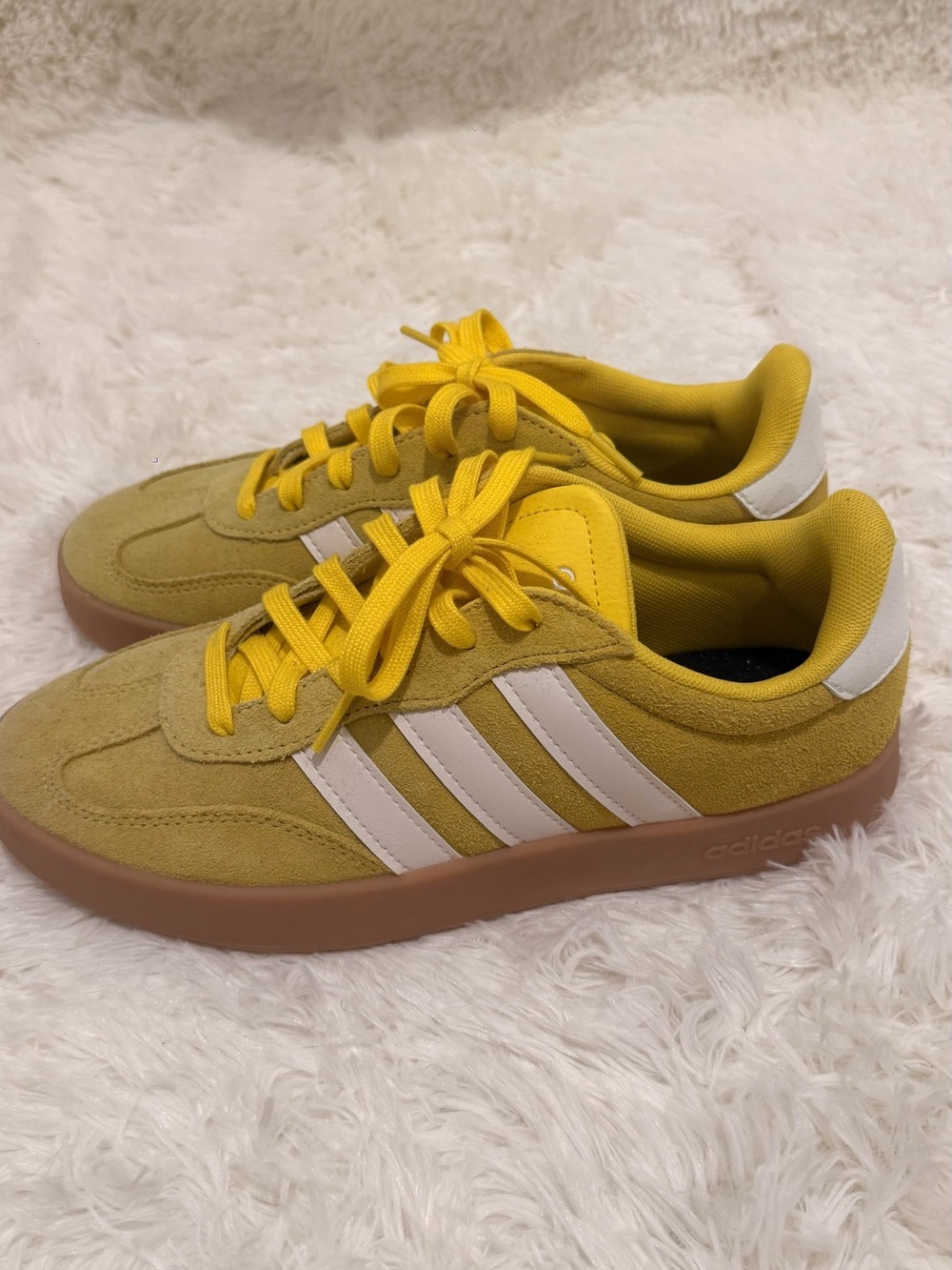 Adidas Barreda sneakers - Utility Yellow (NWOT)
